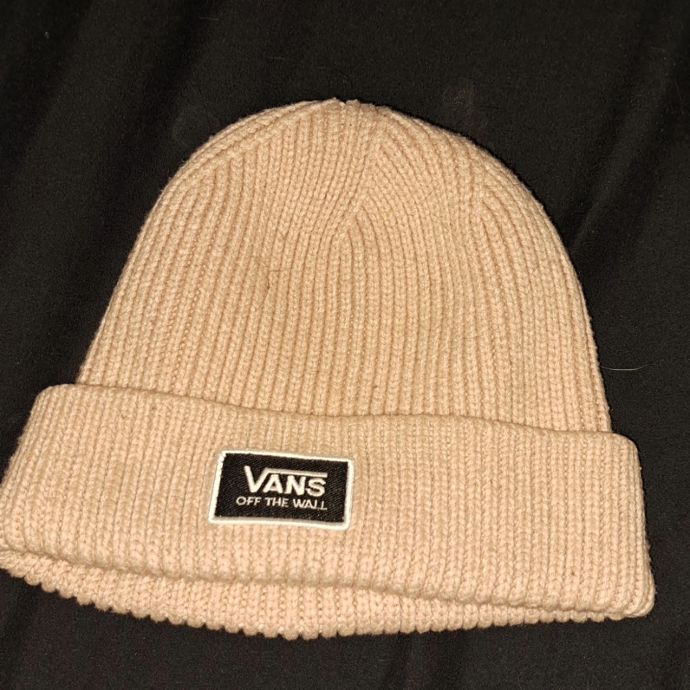 Van's Off The Wall } pink beanie